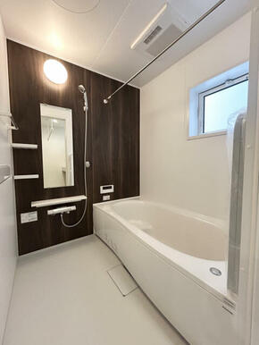 広々バスルーム。お子様とのふれあいの場所としても大切な空間。一日に疲れを癒す広々バスルームです。浴室