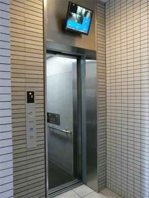 エレベーター内にも防犯カメラあります