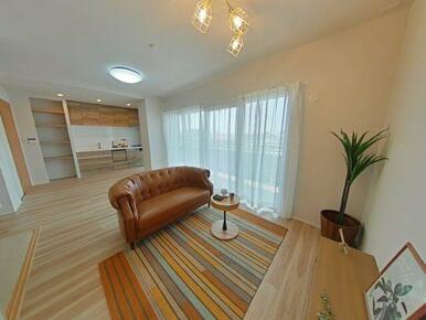 広々ゆとりのあるリビングは、家具レイアウトも自由自在です♪