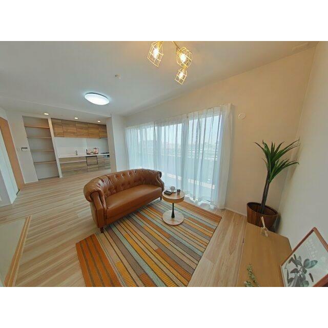 広々ゆとりのあるリビングは、家具レイアウトも自由自在です♪