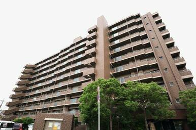 近隣には利便施設が充実しており快適な住環境です！