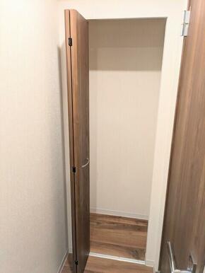 廊下収納※別部屋参考写真です。
