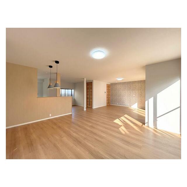 「LDK」アクセントクロスや間接照明で落ち着いた空間