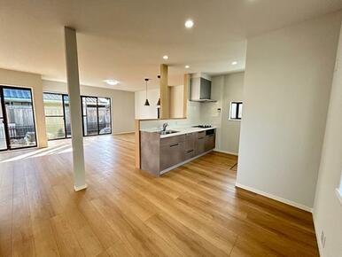 「LDK」対面キッチンのリビング