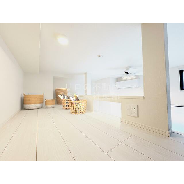 こちらの家具はCGです。家具付きではございません。