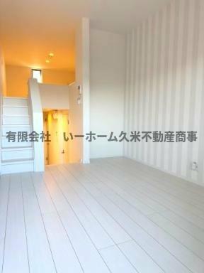 こちらのリビングで趣味の時間をお楽しみください