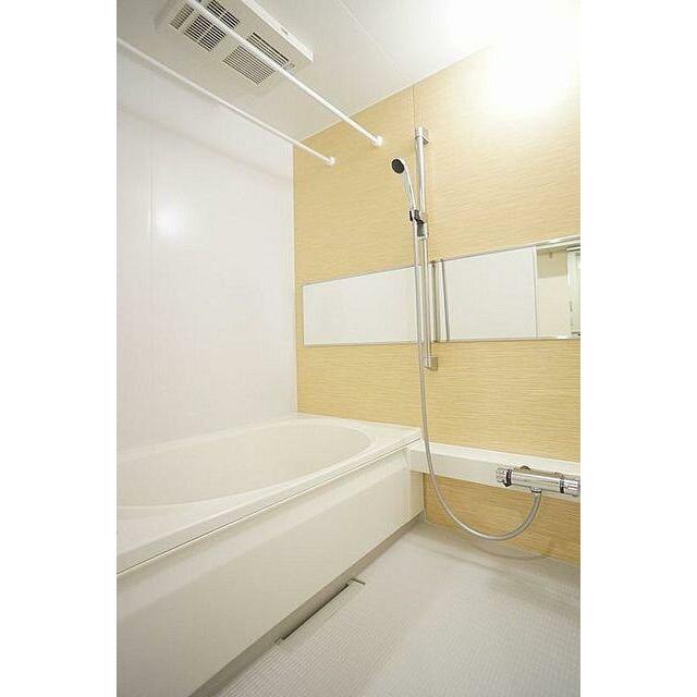 浴室はアクセントパネルを採用しております