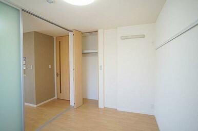 スライディングスクリーンで仕切ることが可能です