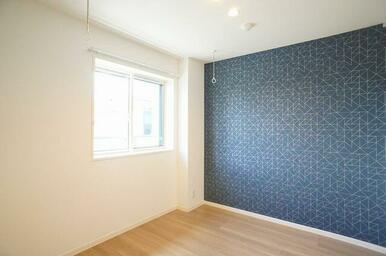 【５．０帖洋室】エアコン付き　お洋服をハンガーにかけたまま収納できるハンガーポール収納付き