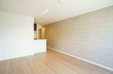 【１４．３帖ＬＤＫ】エアコン付きＬＤＫ　２口ＩＨ＋ラジエントヒーター＋グリル付きキッチンを採用した…