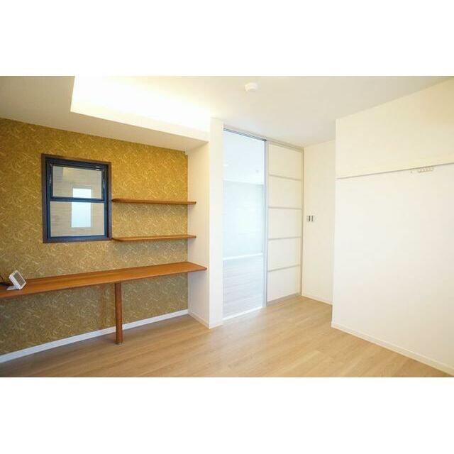 【７．０帖洋室】１．９帖ウォークイン・クローゼット付き・在宅ワークスペース付き洋室。