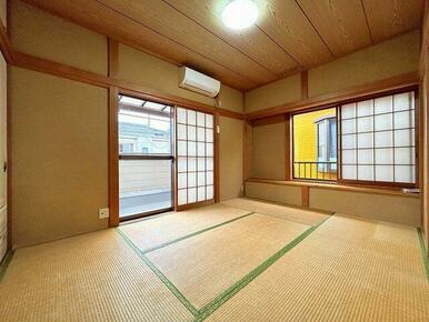 「２階和室」２面採光で日当たり良好です