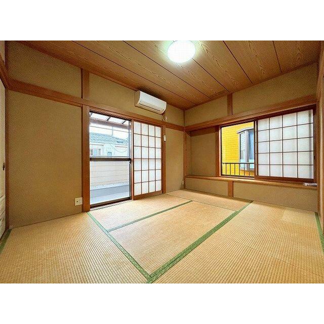 「２階和室」２面採光で日当たり良好です