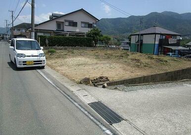 西側７ｍ道路沿いで南西角地の様なお土地です。