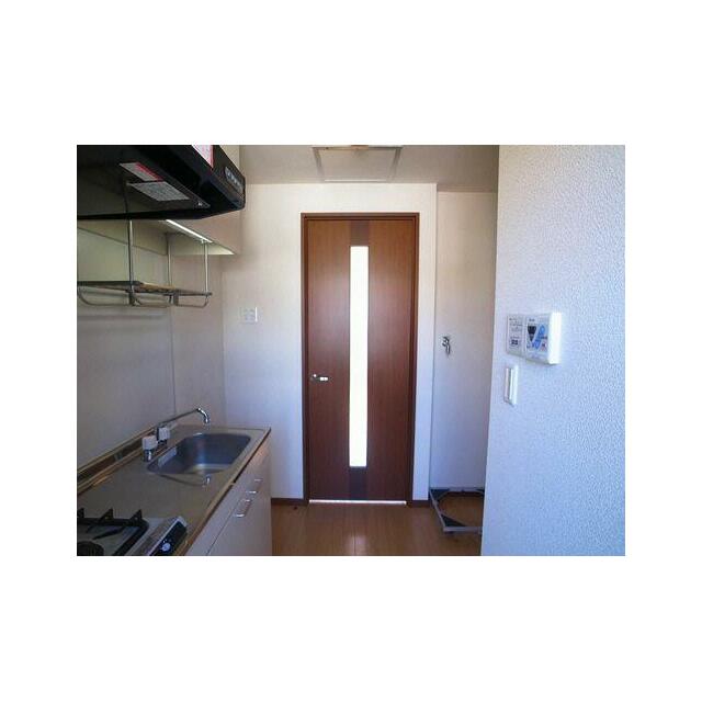 キッチンスペースには洗濯機置き場がございます。