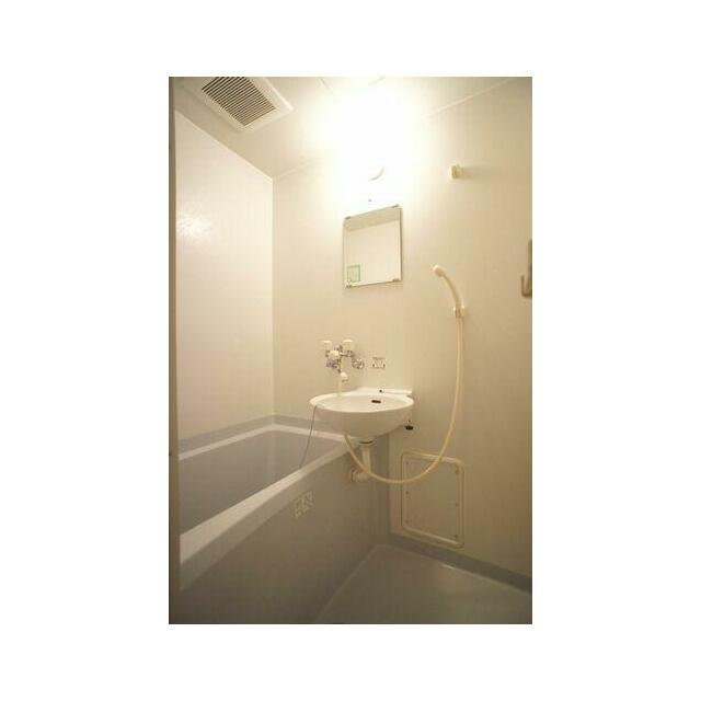 洗面台と浴槽です。