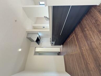 毎回の食事はもちろんバーカウンター的な使い方まで自在！（7号棟）