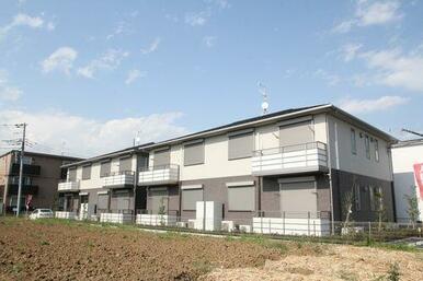 【外観】軽量鉄骨造２Ｆ建て