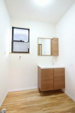 忙しい朝には欠かせない洗面所です