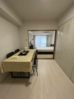 奥のお部屋に和室が続いています