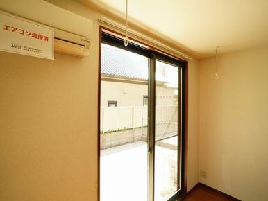 エアコン１基付き、天井室内物干ホスクリーン付です