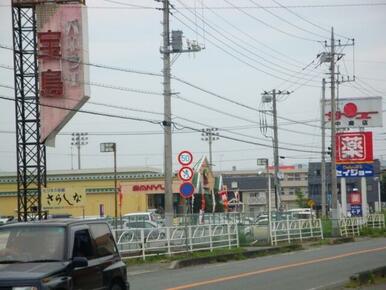 サンユーストアー