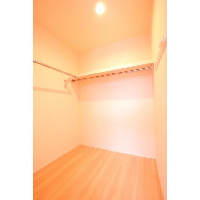 収納豊富なウォークインクローゼット！