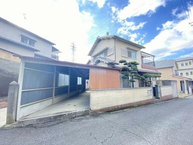 車庫1台分・倉庫付き物件です！