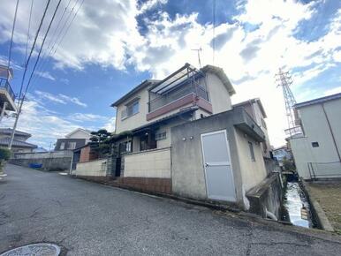 車庫1台分・倉庫付き物件です！