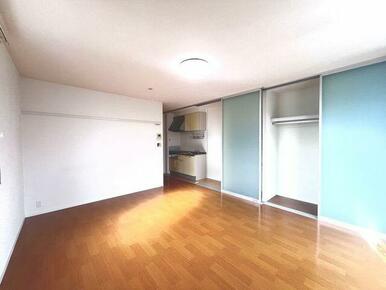 １１．３帖の大空間のワンルーム物件です。