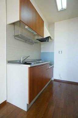 収納力のあるキッチンです！！上下に収納があり、たくさんの物をしまえます♪