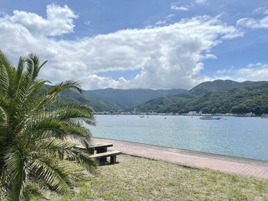 御浜崎は夏になると海水浴客で賑わいます。