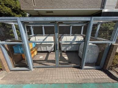 敷地内のごみ置き場です。