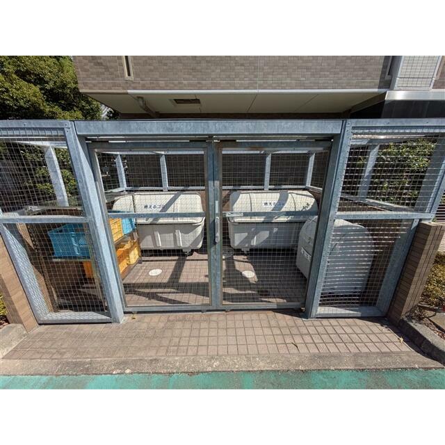 敷地内のごみ置き場です。