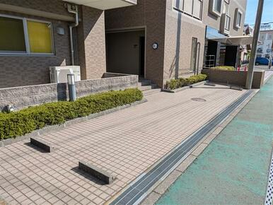 敷地内にある、ご来客用の駐車場です。