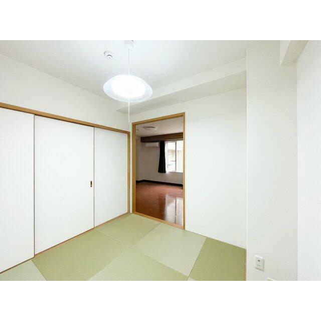 和室ならではの温かな和の空間で寛ぎの時間を過ごせます