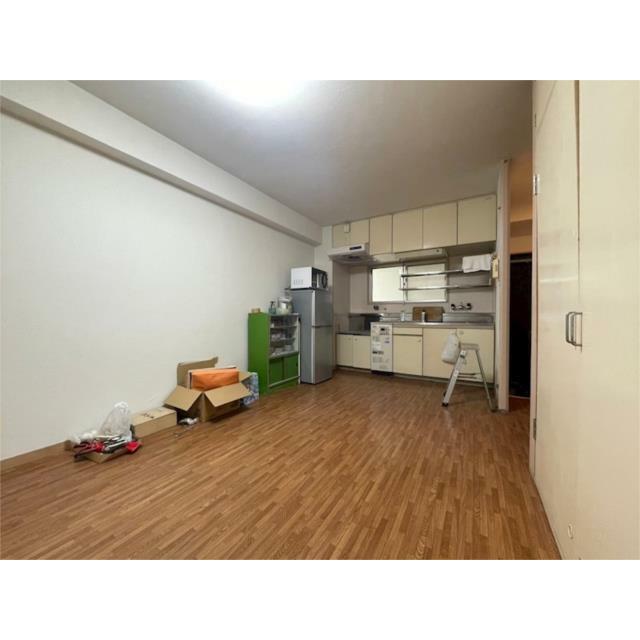 大きな収納棚のあるリビングです！