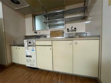 窓付きのキッチンなので換気も楽です♪