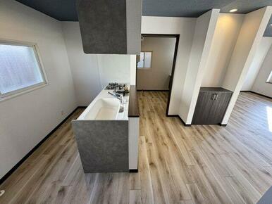 リビングも見える対面キッチン。