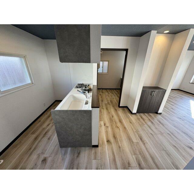 リビングも見える対面キッチン。