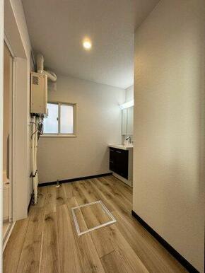 脱衣所も広く拡張しております。