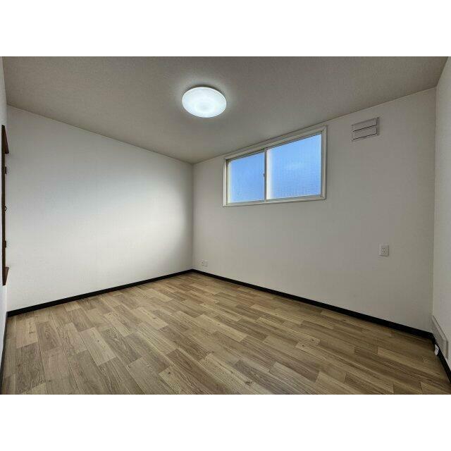 ２階洋室も内装済みです。