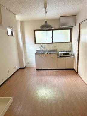 7.5帖のダイニングキッチンです