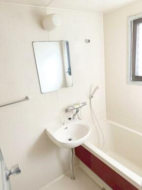 シャワー付きユニットバス