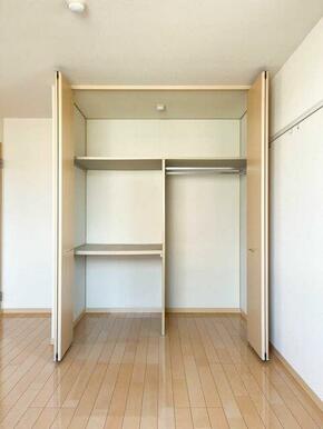 洋室収納(1)