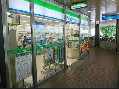 ファミリーマート　渋谷クロスタワー店