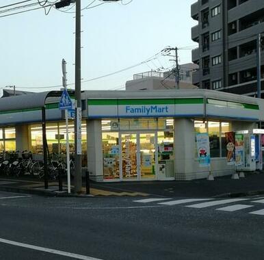 ファミリーマート鶴ヶ峰店