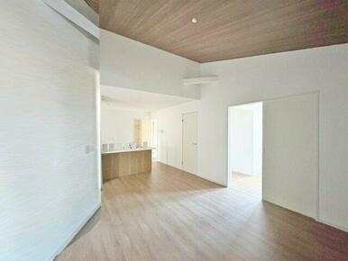 対面式キッチンの為、料理中も会話が楽しめます。※施工例