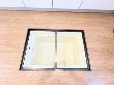 キッチン　床下収納