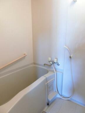 出入りのサポート手すり付き★